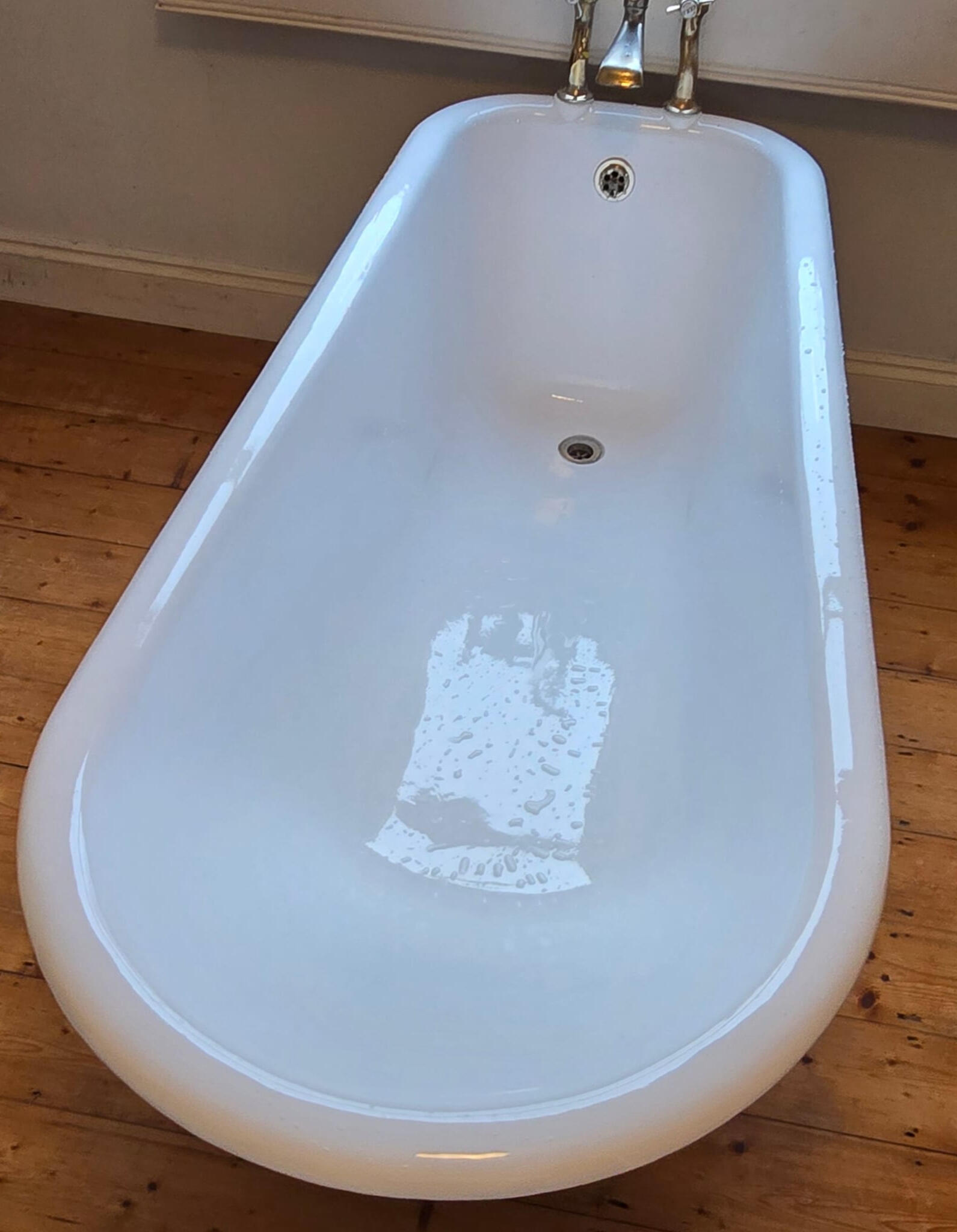 Reenamelling completion Cast iron bath re-enamelling and resurfacing in Caerleon, Newport